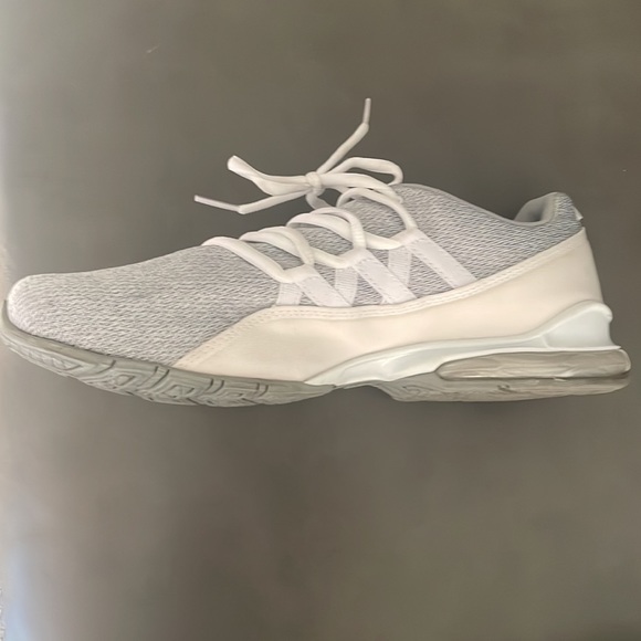 Puma - Picture 3 of 3